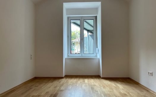 Graz:  Erstbezug nach Sanierung! Grosszügig angelegte 2-Zimmer Altbauwohnung im Bezirk Lend zu vermieten!