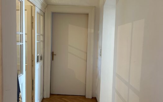 Graz: Altstadtzauber trifft Moderne! Grosszügige 2-Zimmer Wohnung mit romantischer Veranda im Bezirk Jakomini zu vermieten !