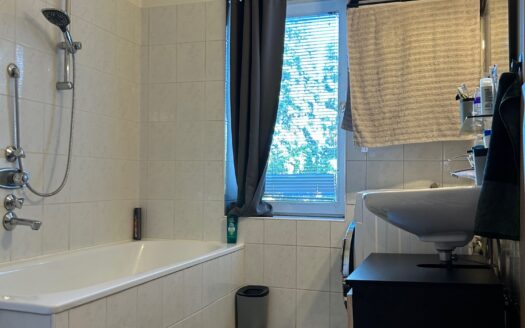 Graz: Altstadtzauber trifft Moderne! Grosszügige 2-Zimmer Wohnung mit romantischer Veranda im Bezirk Jakomini zu vermieten !