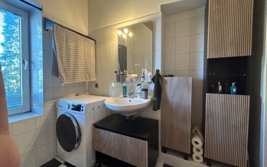 Graz: Altstadtzauber trifft Moderne! Grosszügige 2-Zimmer Wohnung mit romantischer Veranda im Bezirk Jakomini zu vermieten !