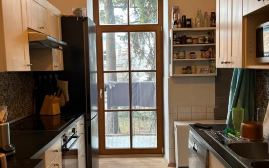 Graz: Altbauzauber! 3-Zimmer Altbauwohnung (WG-tauglich) mit Balkon und traumhaften Gartenblick im Grazer Wohnbezirk „Jakomini“ zu vermieten!