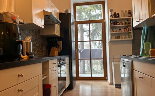 Graz: Altbauzauber! 3-Zimmer Altbauwohnung (WG-tauglich) mit Balkon und traumhaften Gartenblick im Grazer Wohnbezirk „Jakomini“ zu vermieten!