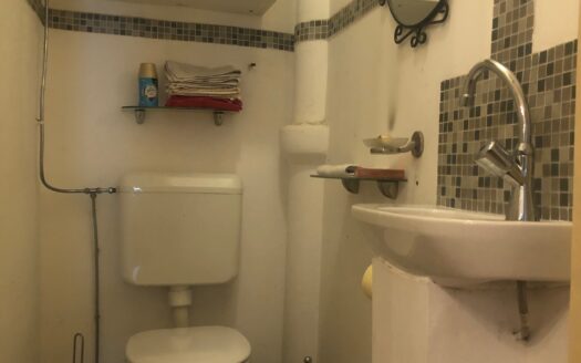 Graz: Altbauzauber! 3-Zimmer Altbauwohnung (WG-tauglich) mit Balkon und traumhaften Gartenblick im Grazer Wohnbezirk „Jakomini“ zu vermieten!