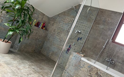 Graz-Neuhart: „Modern – einladend – grosszügig“ Ein- bzw. Zweifamilienhaus“ (7 Zimmer) mit grossem Gartengrundstück in beliebter Siedlungslage von Graz/Neuhart zu verkaufen!