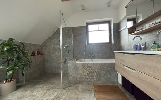 Graz-Neuhart: „Modern – einladend – grosszügig“ Ein- bzw. Zweifamilienhaus“ (7 Zimmer) mit grossem Gartengrundstück in beliebter Siedlungslage von Graz/Neuhart zu verkaufen!