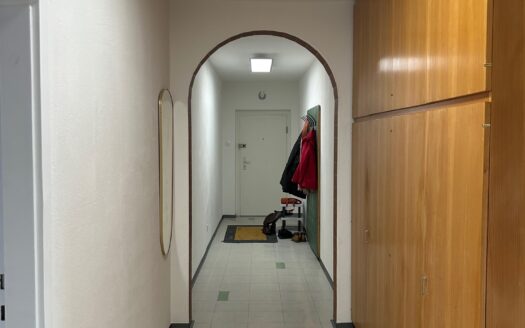 Graz: Traumblick über Graz inklusive! Grosszügige angelegte 4-Zimmer + Küche Familienwohnung mit Loggia im Wohnbezirk „Jakomini“ zu vermieten!