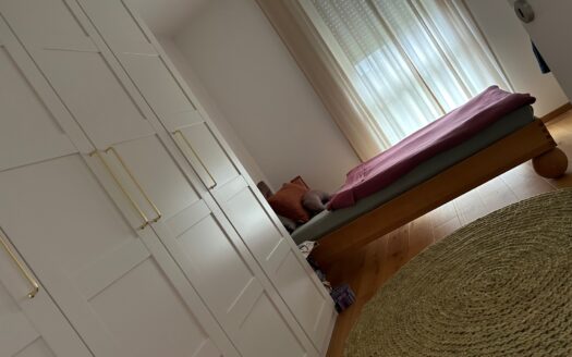 St. Ulrich: Projekt „Landliebe“ Erstbezugscharakter ! Exklusiv ausgestattete 3 -Zimmer mit grossem Balkon (ca. 14 m²) Nähe Fernitz (St. Ulrich a.W.) zu vermieten!