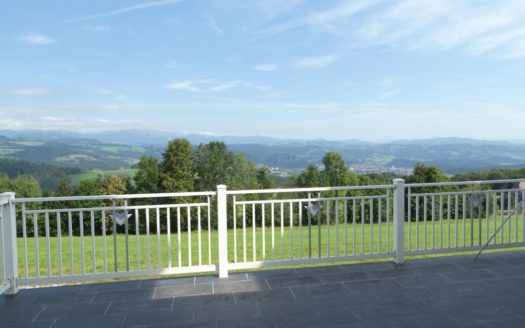 Edelschrott:  Exklusive Doppelhaushälfte in erhöhter Ruhelage mit traumhaftem Weitblick in Edelschrott !