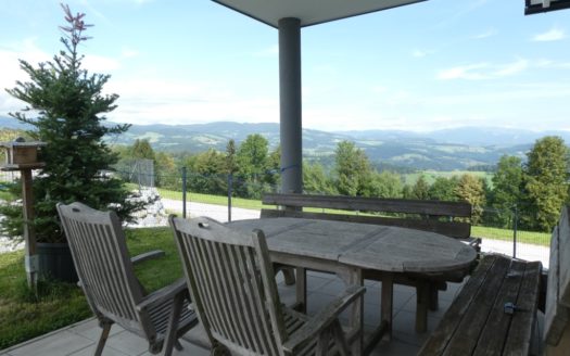 Edelschrott:  Exklusive Doppelhaushälfte in erhöhter Ruhelage mit traumhaftem Weitblick in Edelschrott !