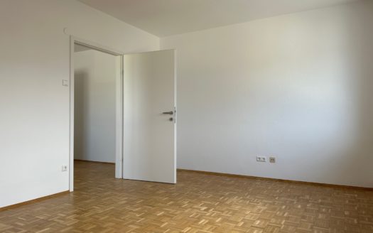 Graz:  Erstbezug nach Sanierung! Elegante und grosszügig angelegte 3-Zimmer Mietwohnung mit Balkon im Grazer Wohnbezirk „Jakomini“ !