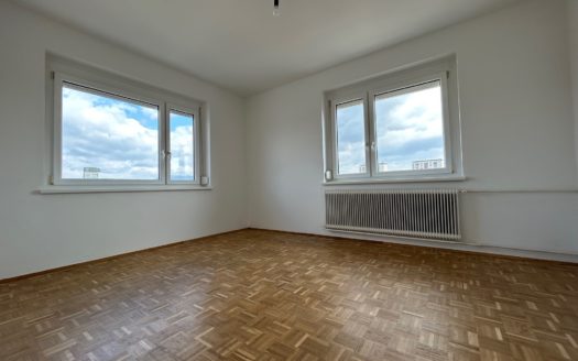 Graz:  Erstbezug nach Sanierung! Elegante und grosszügig angelegte 3-Zimmer Mietwohnung mit Balkon im Grazer Wohnbezirk „Jakomini“ !