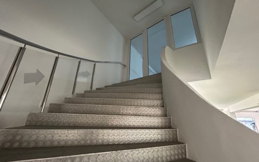 Kalsdorf:  Moderne Büro/Geschäftsräumlichkeiten (3 separate Büroräume)  in verkehrsgünstiger Lage von Kalsdorf!   (Nähe Autobahnauffahrt Kalsdorf/Flughafen Graz)
