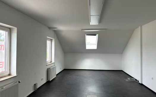 Kalsdorf:  Moderne Büro/Geschäftsräumlichkeiten (3 separate Büroräume)  in verkehrsgünstiger Lage von Kalsdorf!   (Nähe Autobahnauffahrt Kalsdorf/Flughafen Graz)