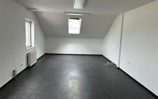 Kalsdorf:  Moderne Büro/Geschäftsräumlichkeiten (3 separate Büroräume)  in verkehrsgünstiger Lage von Kalsdorf!   (Nähe Autobahnauffahrt Kalsdorf/Flughafen Graz)