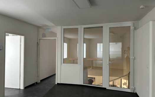 Kalsdorf:  Moderne Büro/Geschäftsräumlichkeiten (3 separate Büroräume)  in verkehrsgünstiger Lage von Kalsdorf!   (Nähe Autobahnauffahrt Kalsdorf/Flughafen Graz)