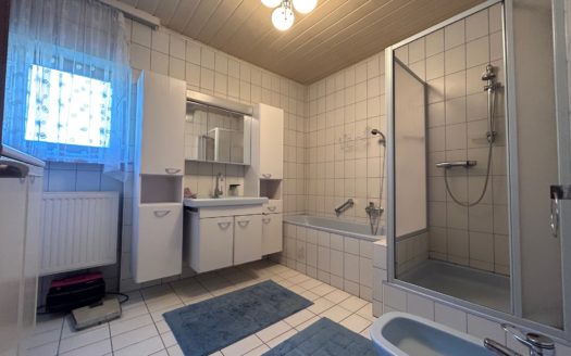 Seiersberg:  Bauträger aufgepasst! Interessante Liegenschaft  (Bungalow) inkl. grossem  Grundstück  in bevorzugter Einfamilienhauslage von Graz Seiersberg zu  verkaufen!
