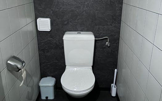 Kalsdorf:  Moderne Büro/Geschäftsräumlichkeiten (3 separate Büroräume)  in verkehrsgünstiger Lage von Kalsdorf!   (Nähe Autobahnauffahrt Kalsdorf/Flughafen Graz)