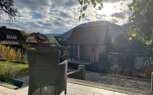 Frohnleiten:  Ein Platz zum Verlieben! Grosszügiges Landhaus (6 Zimmer+Galerie+Wintergarten) in idyllischer Einfamilienhauslage von Frohnleiten !